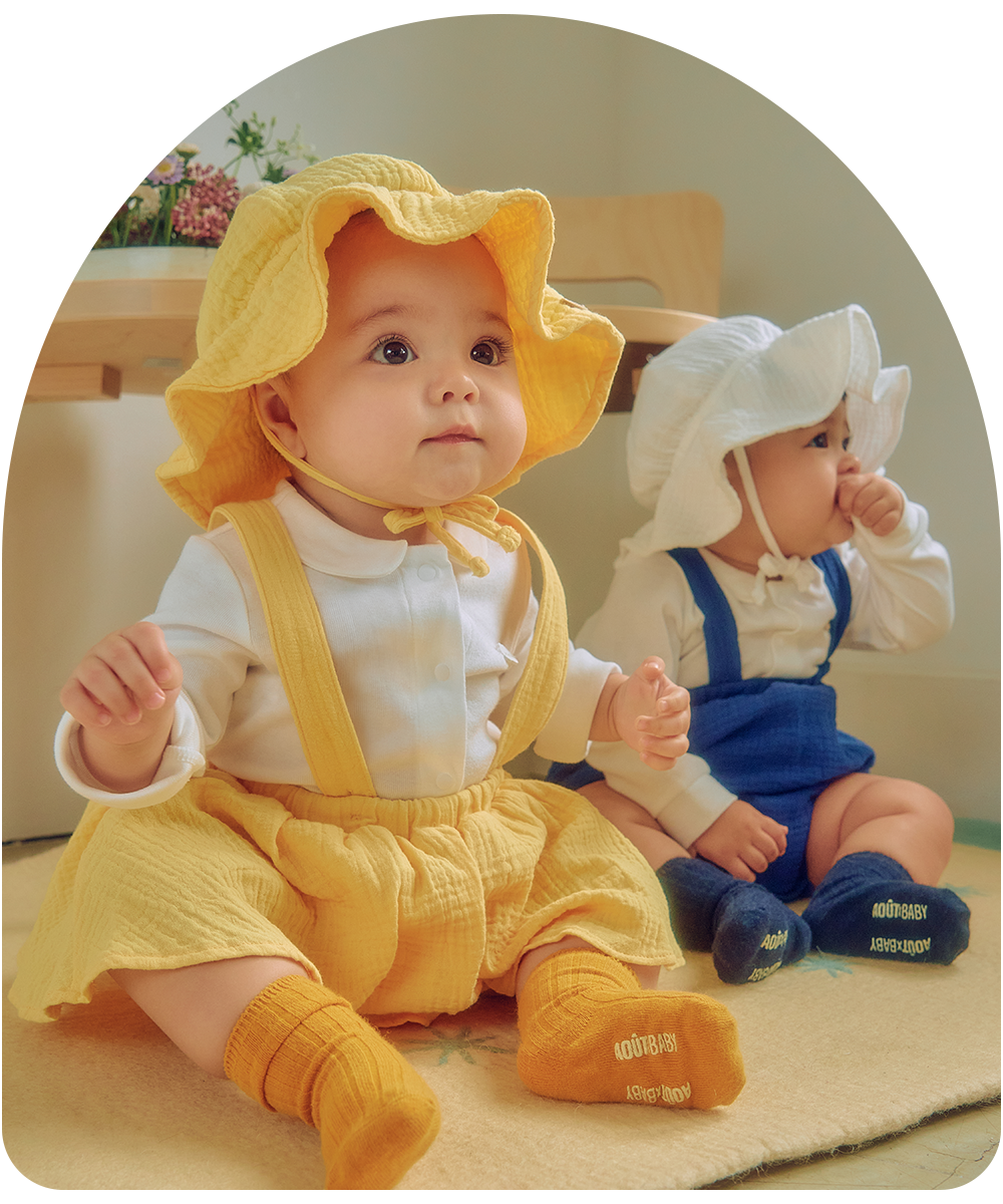 アンダーウェアを着た子供