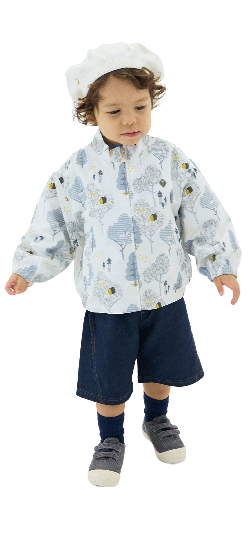 男の子森柄のアウターのキッズコーディネート