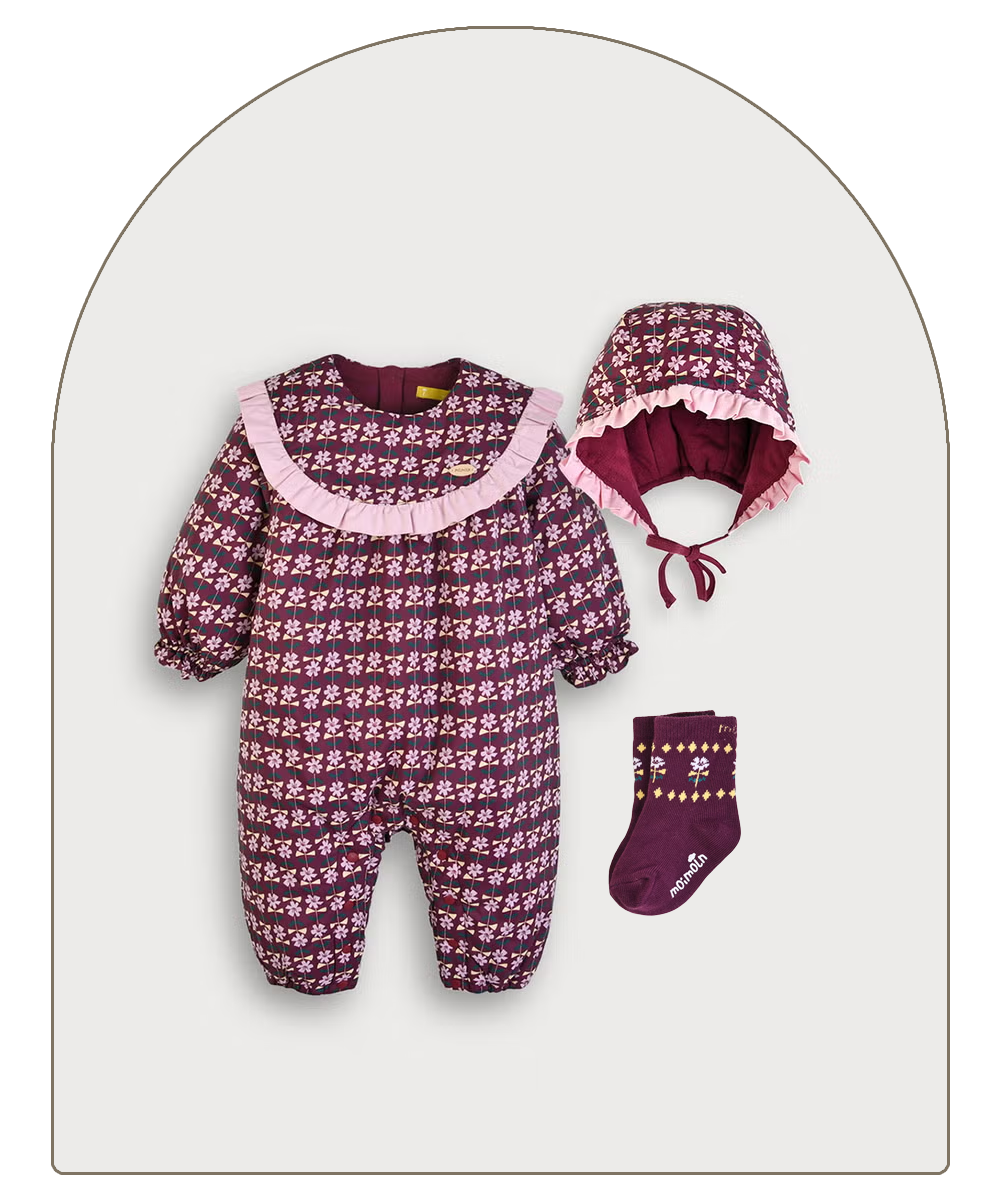 新生児の女の子用ギフトコレクション　クリーム色のロンパースセット