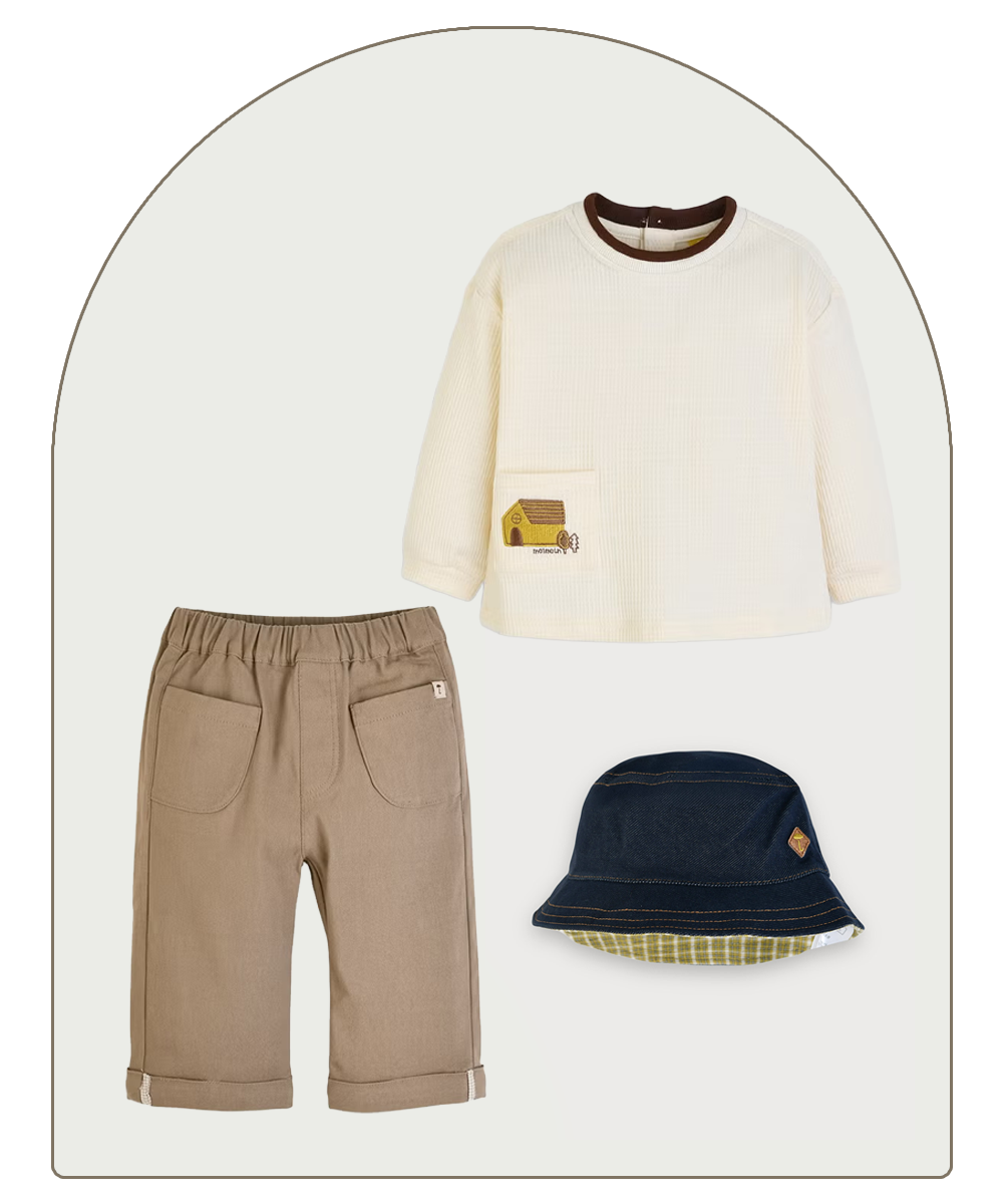 トドラーの男の子用ギフトコレクション　ベージュとクリーム色のトップスとボトムス