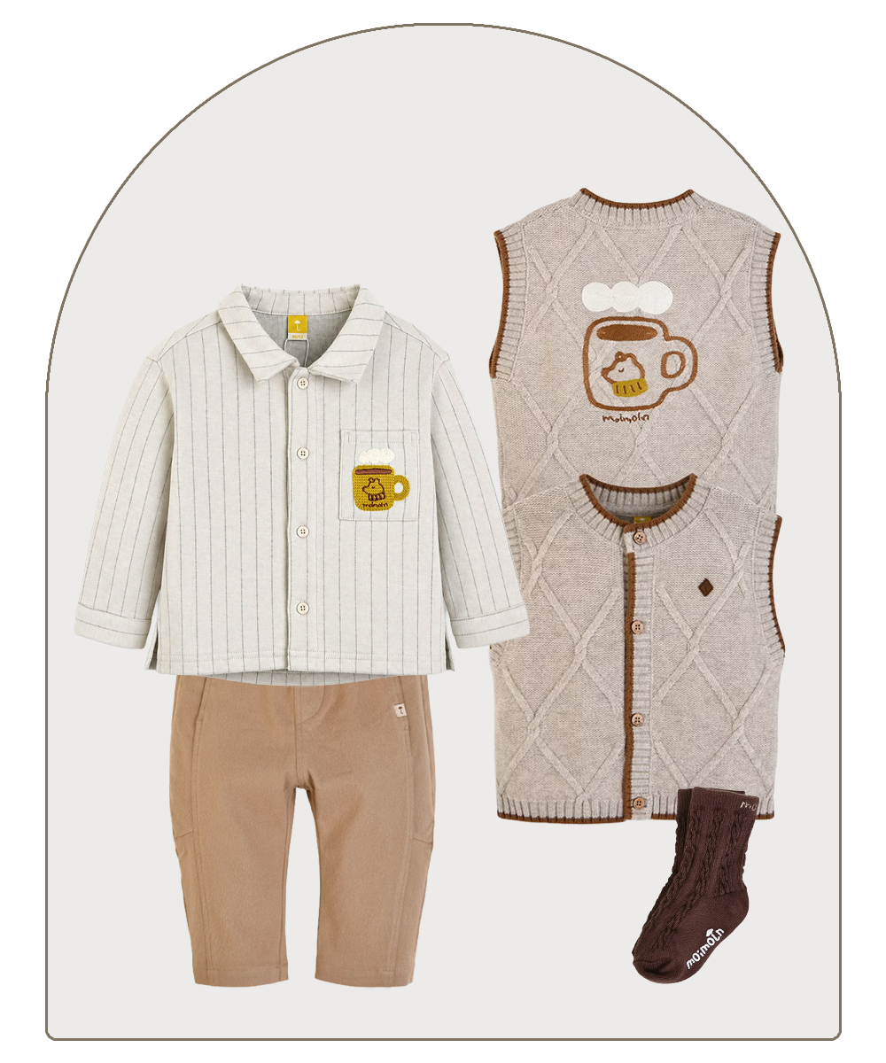 トドラーの男の子用ギフトコレクション　ベージュとクリーム色のトップスとボトムス