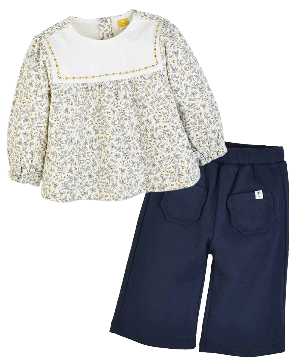 女の子落ち葉拾いLOOKのキッズコーディネート