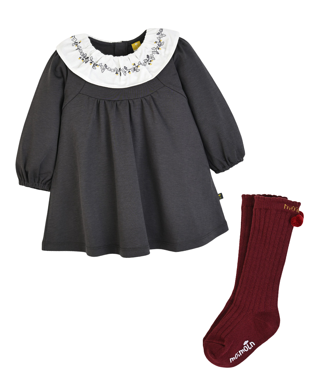 女の子シックな美術館lookのキッズコーディネート
