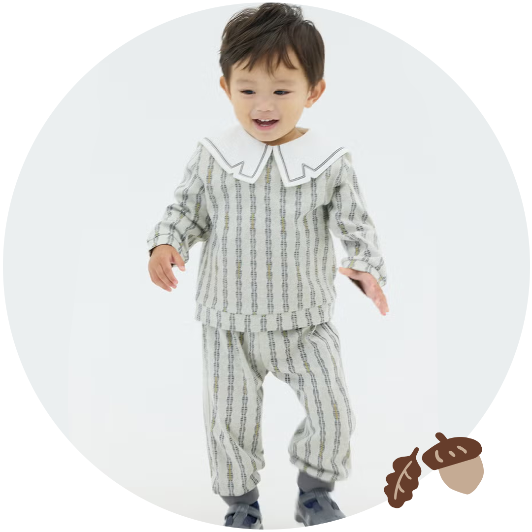 男の子トレンディなボーダーセットアップのキッズコーディネート