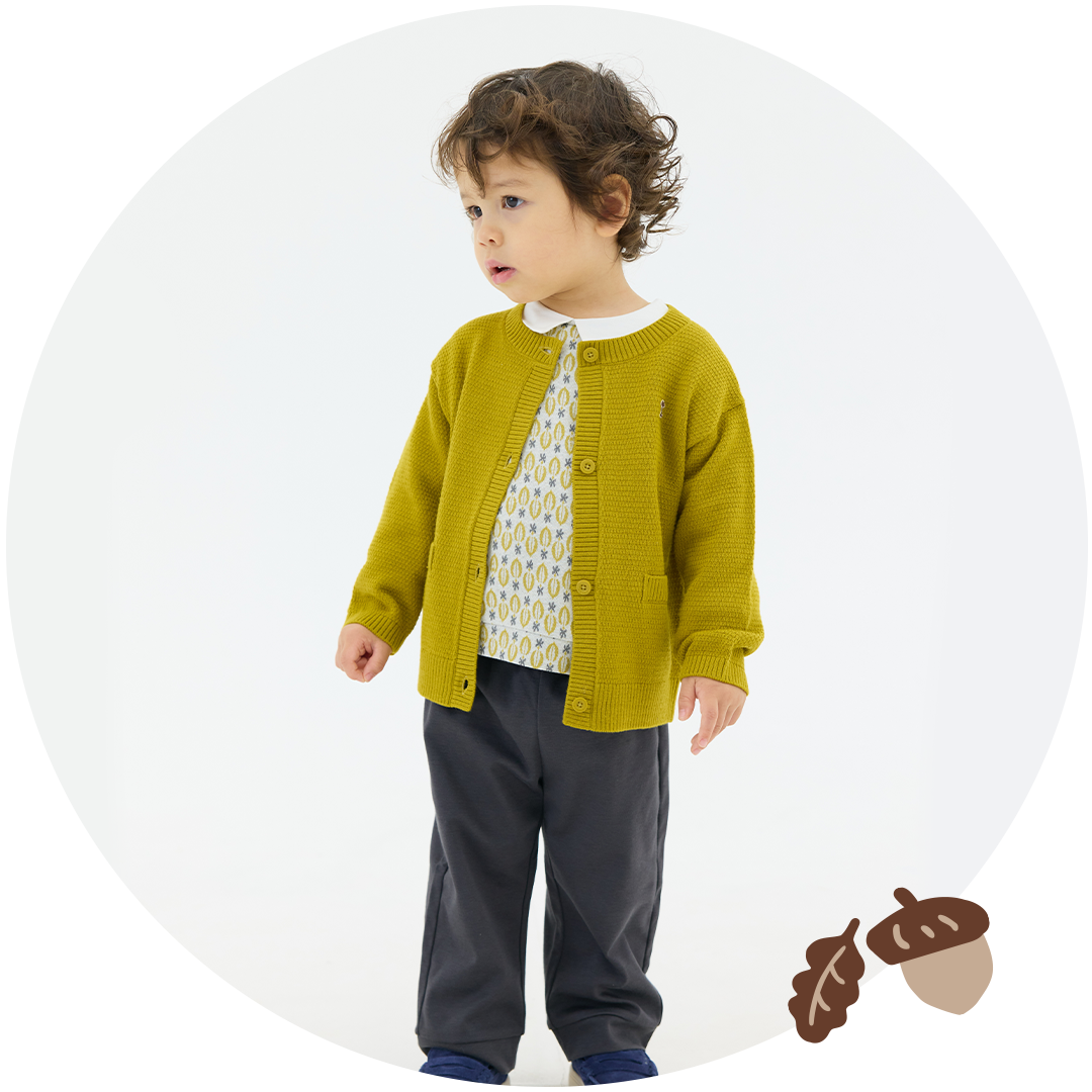 男の子オリーブカラーのセットアップのキッズコーディネート